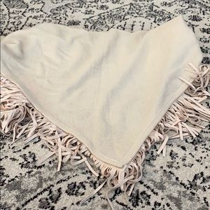 Knit triangle scarf NWT